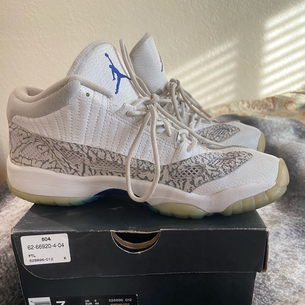 Air Jordan’s Low Ie Cobalt